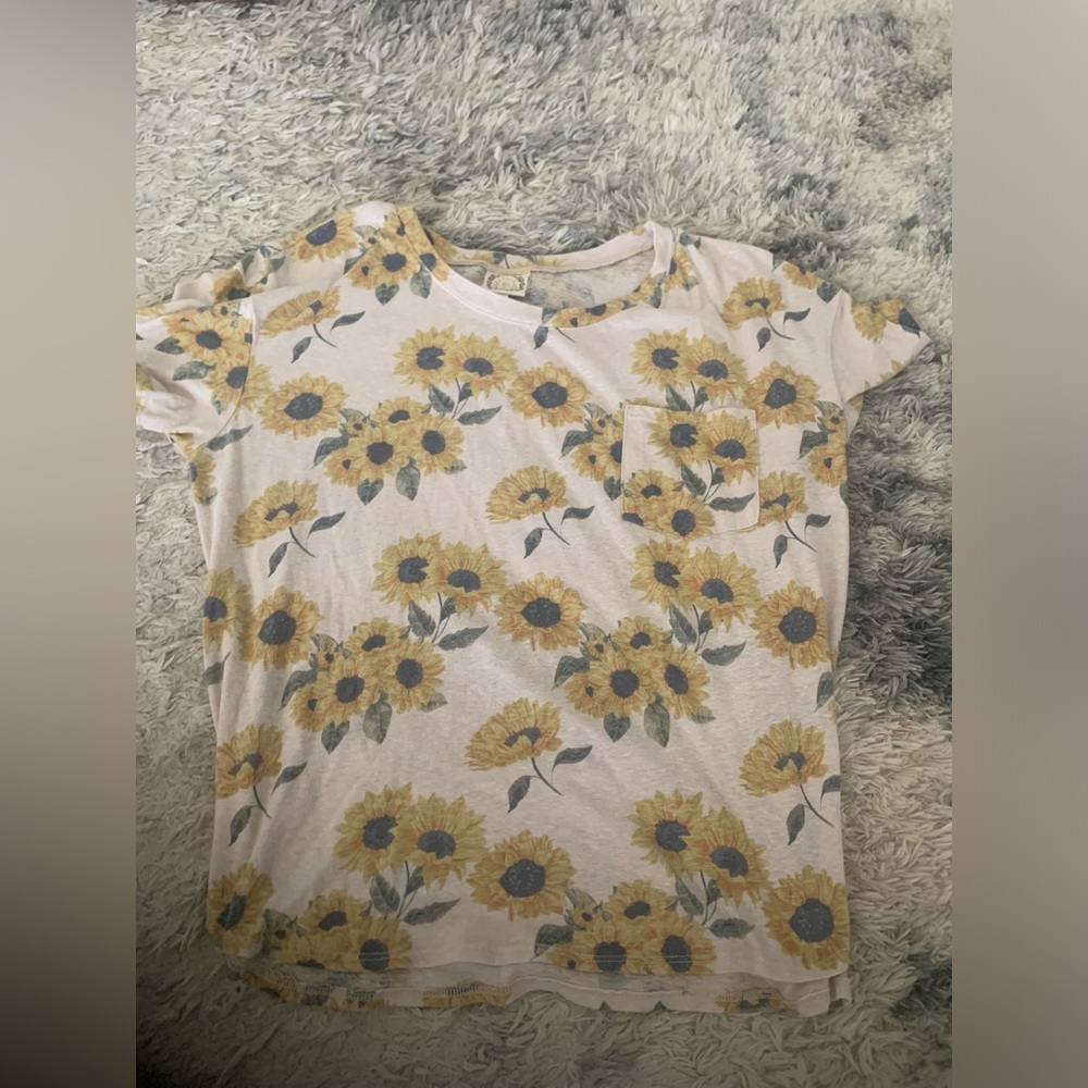 2 tee shirts